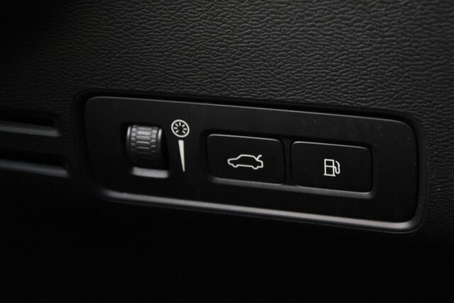 Volvo XC40 1.5 T5 Recharge R-Design Expression 262pk - Trekhaak wegklapbaar - Camera - PDC - Stoel/Stuurverwarming - Voorruit verwarming - Rijklaar