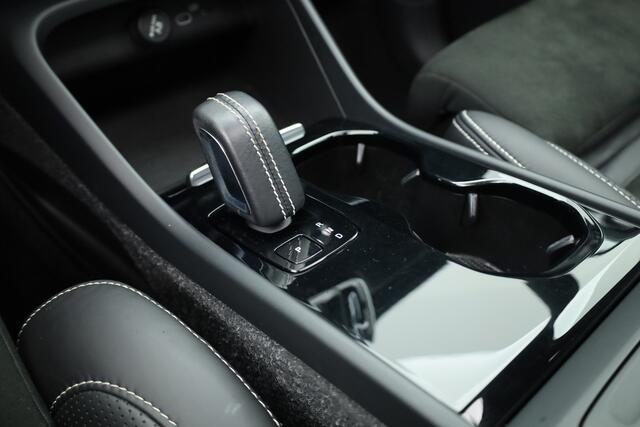 Volvo XC40 Recharge P8 AWD R-Design | Pano | 360cam | H&K | Elek. Trekhaak | 20'' | Adapt. Cruise | Elek. Stoelen