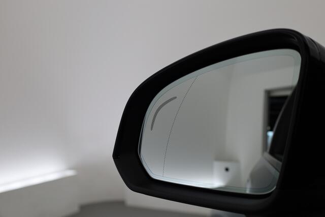 Volvo XC40 Recharge P8 AWD R-Design | Pano | 360cam | H&K | Elek. Trekhaak | 20'' | Adapt. Cruise | Elek. Stoelen