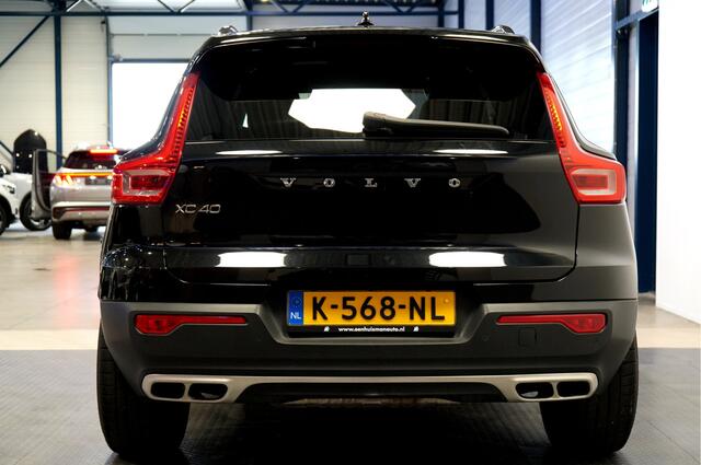 Volvo XC40 2.0 B4 AWD 155kW/211pk Aut8 R-Design PANORAMADAK + HARMAN/KARDON + ADAPT.CRUISE + BLIS + LANE ASSIST + STOELVERWARMING V&A + STUURVERWARMING + 360 CAMERA + STYLING PAKKET + EL.TREKHAAK + LEER/ALCANTARA + PARKSENSOREN V&A + 22" LM-VELGEN!!