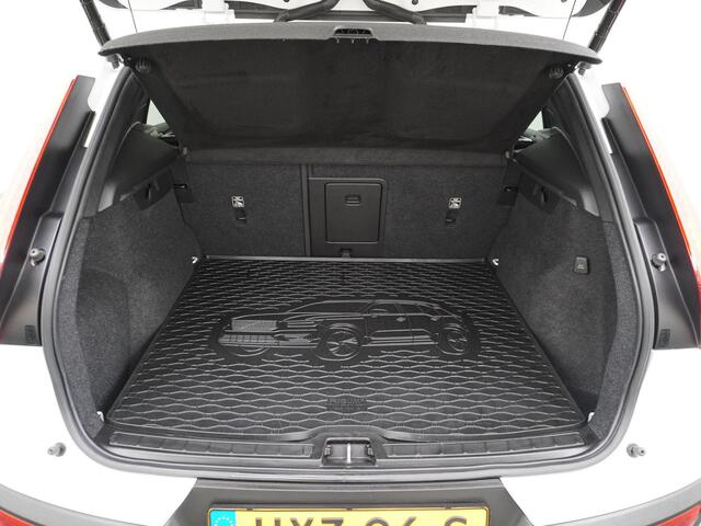 Volvo XC40 1.5 T4 Recharge Inscription Expression Trekhaak/Stoel-Stuurverwarming/Camera etc.