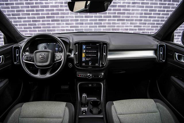 Volvo XC40 1.5 T4 Recharge Inscription | Parkeer camera | Sensoren voor + achter | Trekhaak | Volvo On Call | Harman/Kardon | Navigatie |