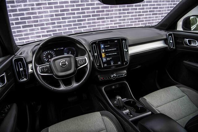 Volvo XC40 1.5 T4 Recharge Inscription | Parkeer camera | Sensoren voor + achter | Trekhaak | Volvo On Call | Harman/Kardon | Navigatie |