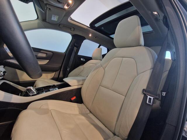 Volvo XC40 1.5 T5 Recharge Inscription | ACHTERUITRIJCAMERA | NAVIGATIE | HARMAN KARDON AUDIO | MEMORY STOEL BESTUURDER | SCHUIF/KANTELDAK |