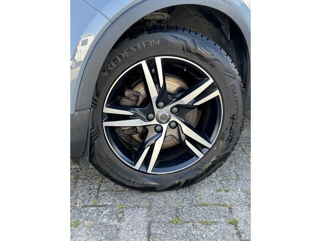 Volvo XC40 2.0 T4 R-Design harman kardon/ schuifdak/park assist/extra getint glas/ voorruitverwarming