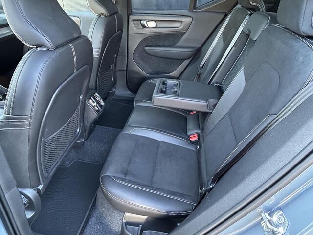 Volvo XC40 2.0 T4 R-Design harman kardon/ schuifdak/park assist/extra getint glas/ voorruitverwarming