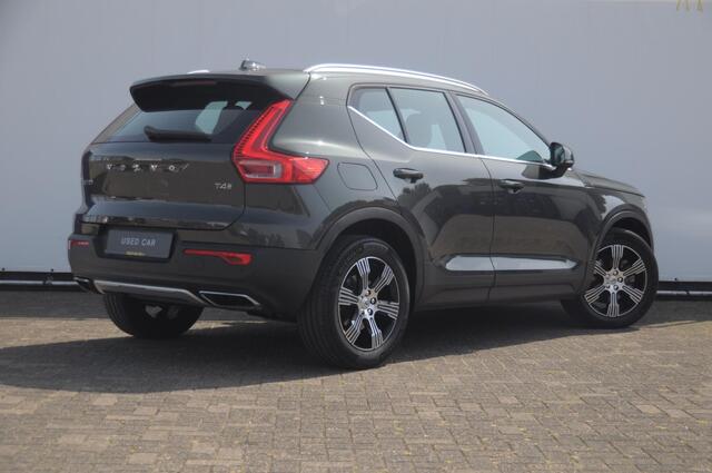 Volvo XC40 T4 190PK Automaat Inscription / Trekhaak / Adaptieve cruise control / BLIS / Stoel - Stuurwielverwarming / On Call / Parkeersensoren met 360 camera