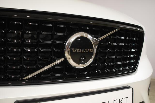 Volvo XC40 B4 211PK Automaat Ultimate Dark / Adaptieve Cruisecontrol / Elektr. schuifdak / Leer / Stoelverwarming / Stuurverwarming / Elektrische Stoelen / Elektr. achterklep / Harman Kardon / 360 graden camera /20" velgen / Verwarmbare voorruit