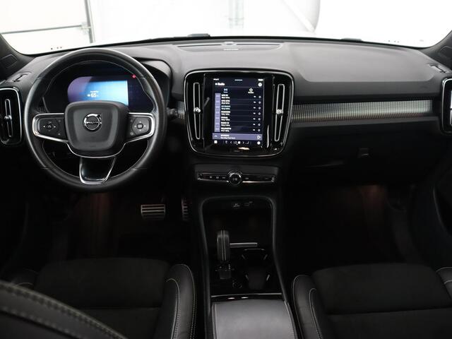 Volvo XC40 Recharge P8 AWD R-Design | Panoramadak | 360 Camera | Harman/Kardon | Stoel & stuurverwarming | Adaptive cruise | Leder/Alcantara | Carplay | Navigatie