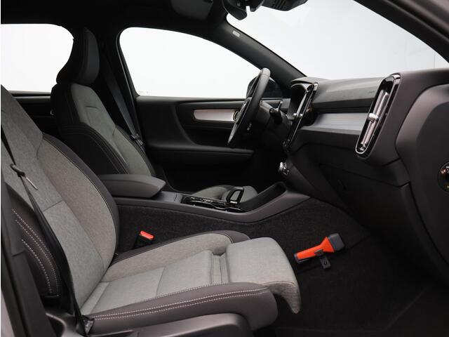Volvo XC40 2.0 B4 Plus Dark / Trekhaak / Stoel+stuur+voorruitverwarming
