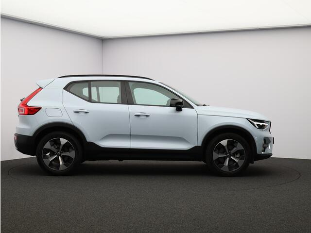 Volvo XC40 2.0 B4 Plus Dark / Trekhaak / Harman Kardon / Stoel + stuurverwarming / Elek. verstelbare stoelen / Adapt. cruise control / BLIS / Verwarmbare voorruit