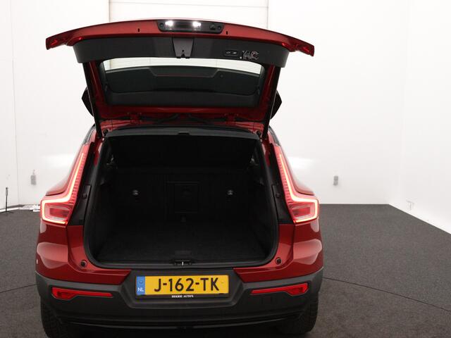 Volvo XC40 T4 Hybride Automaat / R-Design Expression / Panoramadak / Navigatie / Airco-ecc./ Xenon / Navigatie / Apk 11-2026
