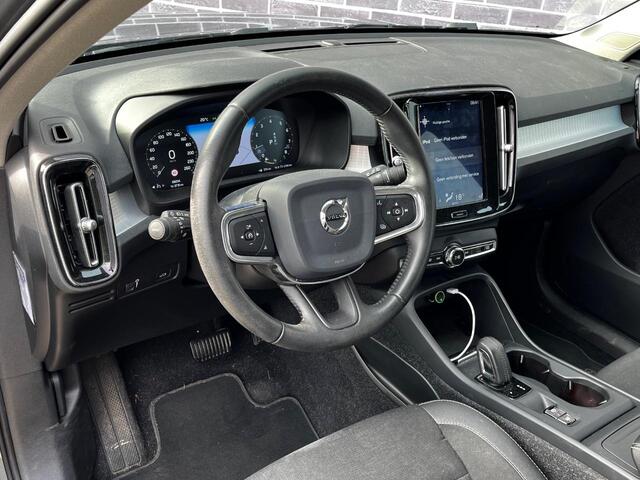 Volvo XC40 2.0 T4 Momentum | Trekhaak | 4 Cilinder | Stoel en Stuurverwarming | Keyless Entry | Parkeer Camera |