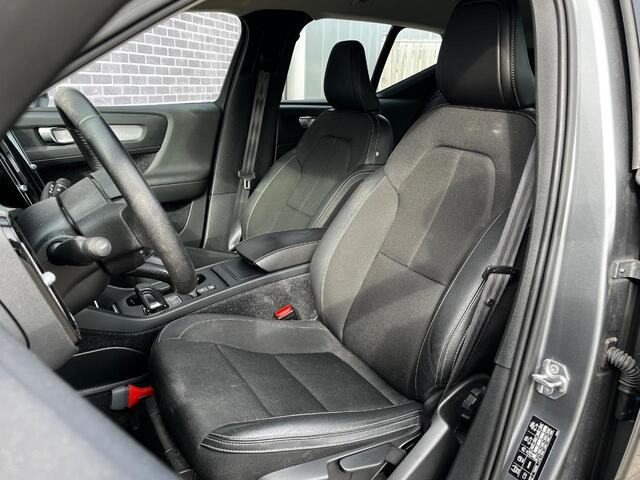 Volvo XC40 2.0 T4 Momentum | Trekhaak | 4 Cilinder | Stoel en Stuurverwarming | Keyless Entry | Parkeer Camera |