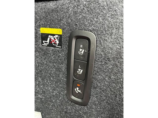 Volvo XC40 2.0 T4 Momentum | Trekhaak | 4 Cilinder | Stoel en Stuurverwarming | Keyless Entry | Parkeer Camera |
