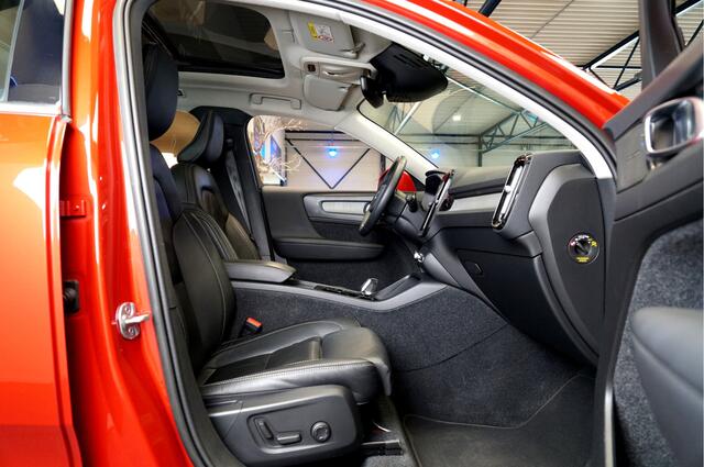 Volvo XC40 1.5 T4 155kW/211pk DCT7 Recharge Inscription PANORAMADAK + HARMAN/KARDON + LEER + ADAPT.CRUISE + BLIS + PILOT ASSIST + NAVI SENSUS + LANE ASSIST + MEMORY STOEL + 360 CAMERA + PARKSENSOREN + 19" LM-VELGEN!!