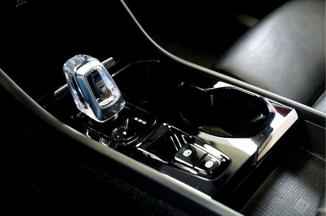Volvo XC40 1.5 T4 155kW/211pk DCT7 Recharge Inscription PANORAMADAK + HARMAN/KARDON + LEER + ADAPT.CRUISE + BLIS + PILOT ASSIST + NAVI SENSUS + LANE ASSIST + MEMORY STOEL + 360 CAMERA + PARKSENSOREN + 19" LM-VELGEN!!