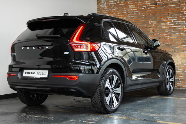 Volvo XC40 T5 Recharge Inscription | Harman Kardon Premium Audio | Panoramadak | 4-seizoenen banden | 360° parkeercamera | Stoeverwarming | BLIS | Adaptive Cruise Control | Parkeersensoren voor + achter | Navigatie