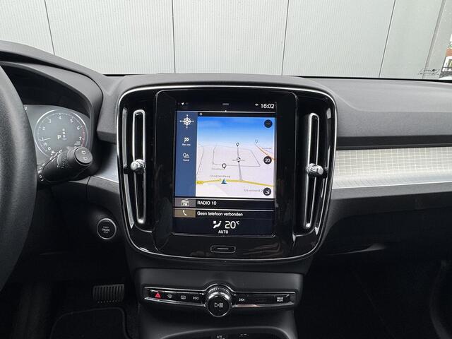 Volvo XC40 1.5 T3 Momentum Pro / Navigatie / 18" Lm velgen / Elektrisch bedienbare achterklep / Trekhaak Elektrisch bedienbare / Tweede eigenaar