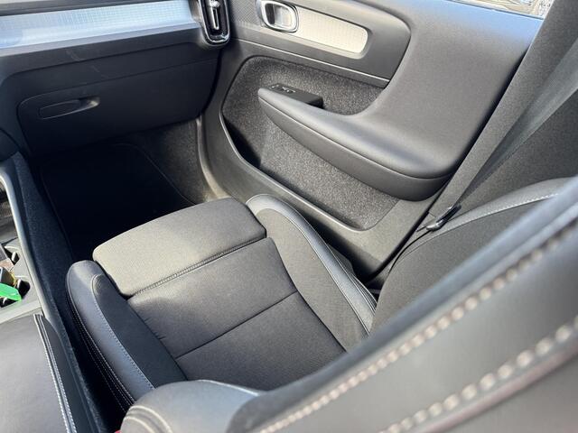 Volvo XC40 1.5 T3 Momentum Pro / Navigatie / 18" Lm velgen / Elektrisch bedienbare achterklep / Trekhaak Elektrisch bedienbare / Tweede eigenaar