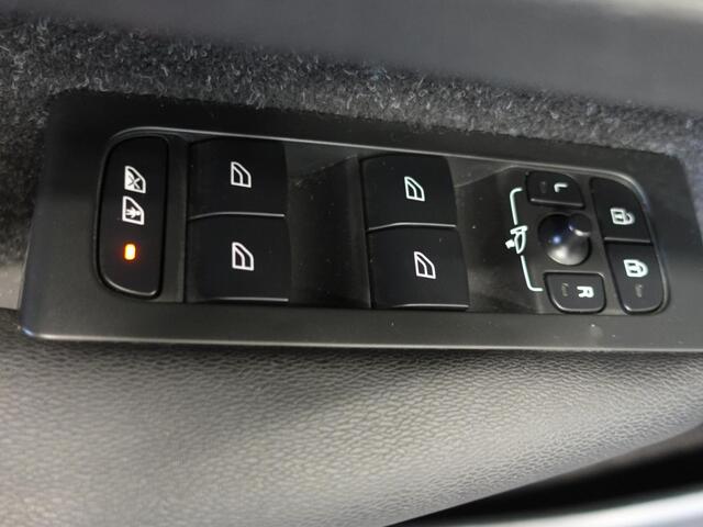 Volvo XC40 1.5 T3 163pk Momentum | Navigatie | Climate Control | Stoelverwarming | Dab | digitale Cockpit