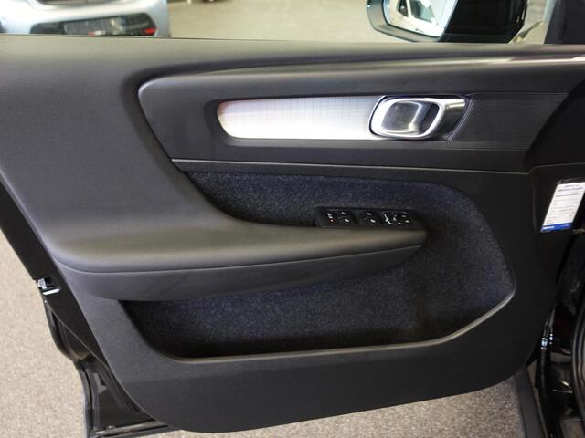 Volvo XC40 1.5 T3 163pk Momentum | Navigatie | Climate Control | Stoelverwarming | Dab | digitale Cockpit