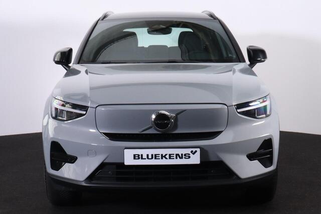 Volvo XC40 Single Motor Extended Range Plus 82 kWh - IntelliSafe Assist & Surround - Parkeercamera - Verwarmde voorstoelen & stuur - Parkeersensoren voor & achter - Draadloze tel. lader - Extra getint glas - 19' LMV met all season banden
