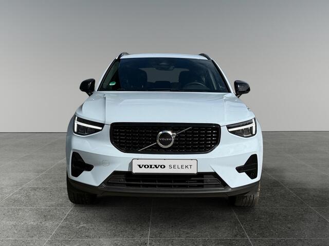 Volvo XC40 2.0 B4 Plus Dark | Harman/Kardon Audio | Stoelverwarming | Trekhaak | Elek. verstelbare voorstoelen |