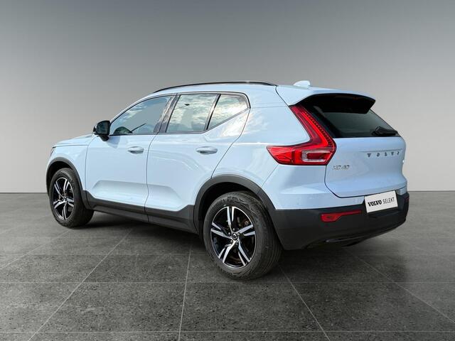 Volvo XC40 2.0 B4 Plus Dark | Harman/Kardon Audio | Stoelverwarming | Trekhaak | Elek. verstelbare voorstoelen |