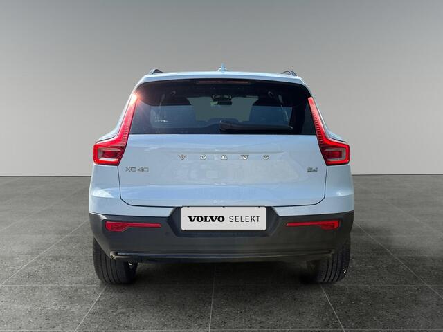 Volvo XC40 2.0 B4 Plus Dark | Harman/Kardon Audio | Stoelverwarming | Trekhaak | Elek. verstelbare voorstoelen |