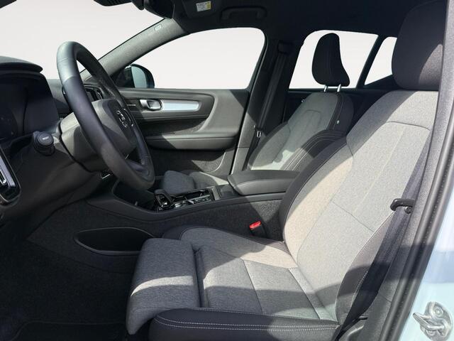 Volvo XC40 2.0 B4 Plus Dark | Harman/Kardon Audio | Stoelverwarming | Trekhaak | Elek. verstelbare voorstoelen |