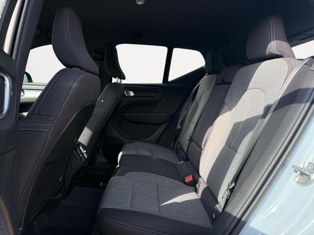 Volvo XC40 2.0 B4 Plus Dark | Harman/Kardon Audio | Stoelverwarming | Trekhaak | Elek. verstelbare voorstoelen |