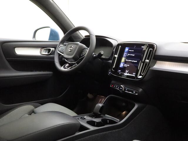 Volvo XC40 T4 211pk Plug-in hybrid Core Bright / PDC Achter / 18'' + All Season Banden / Keyless / Getint glas / Elektr. Achterklep / Draadloze telefoonlader / Lane Keepind Aid /