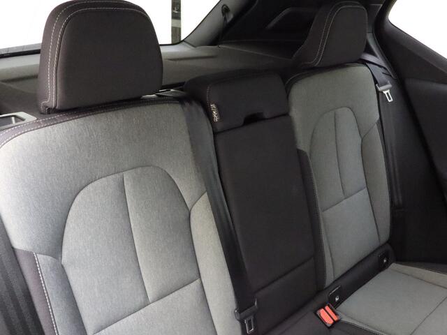 Volvo XC40 T4 211pk Plug-in hybrid Core Bright / PDC Achter / 18'' + All Season Banden / Keyless / Getint glas / Elektr. Achterklep / Draadloze telefoonlader / Lane Keepind Aid /