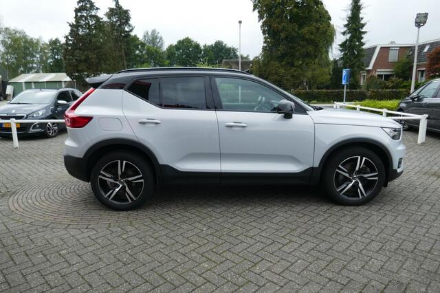 Volvo XC40 1.5 T4 RECH R-DESIGN CAMERA/ELEKTR.ACHTERKLEP/STOELVERWARMING