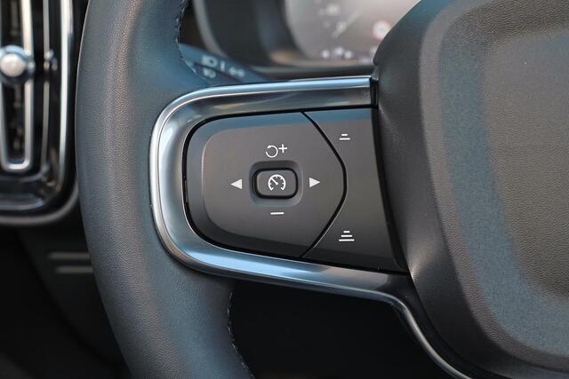 Volvo XC40 T5 Recharge Ultimate Bright - Panorama/schuifdak - IntelliSafe Assist & Surround - 360º Camera - Harman/Kardon audio - Verwarmde voorstoelen & stuur - Parkeersensoren voor & achter - Elektr. bedienb. voorstoelen met geheugen links - Draadloze tel. lader -