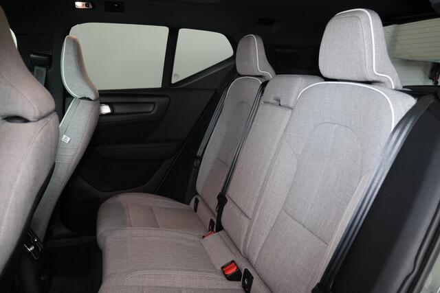 Volvo XC40 T5 Recharge Ultimate Bright - Panorama/schuifdak - IntelliSafe Assist & Surround - 360º Camera - Harman/Kardon audio - Verwarmde voorstoelen & stuur - Parkeersensoren voor & achter - Elektr. bedienb. voorstoelen met geheugen links - Draadloze tel. lader -