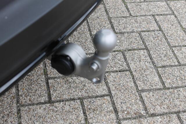 Volvo XC40 B4 211PK Automaat Plus Dark Google Infotainment / Semi elektrisch wegklapbare trekhaak / Verwarmbare voorruit / Harman Kardon Audio installatie / Elektrisch bedienbare voorstoelen