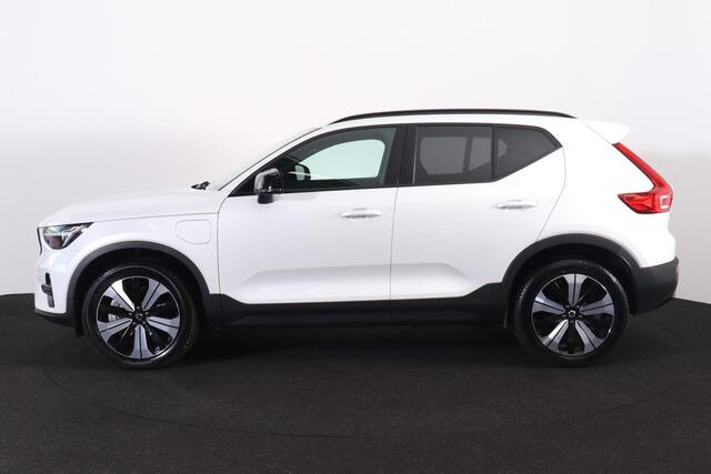 Volvo XC40 T5 Recharge Plus Dark - IntelliSafe Assist - 360º Camera - Harman/Kardon audio - Verwarmde voorstoelen & stuur - Parkeersensoren voor & achter - Elektr. bedienb. voorstoelen met geheugen links - Draadloze tel. lader - Extra getint glas - 19' LMV