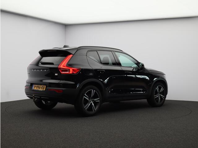 Volvo XC40 T5 Recharge R-Design / Trekhaak / Pan. dak / Stoel+stuurwielverwarming / CarPlay / Privacy glass