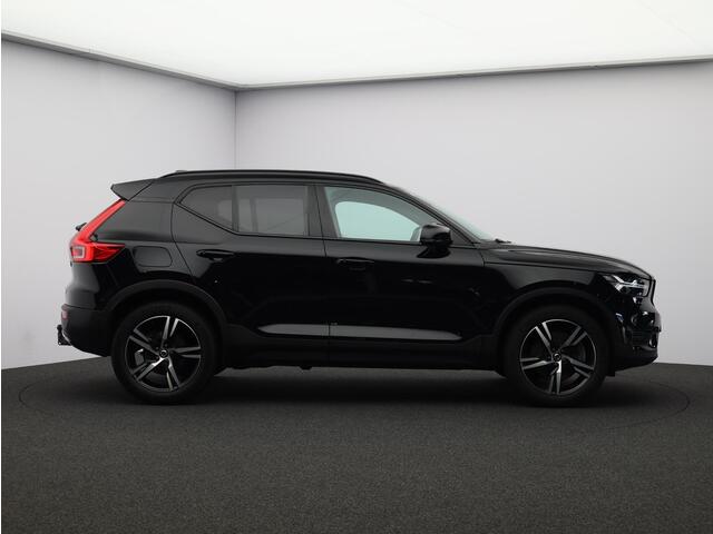 Volvo XC40 T5 Recharge R-Design / Trekhaak / Pan. dak / Stoel+stuurwielverwarming / CarPlay / Privacy glass