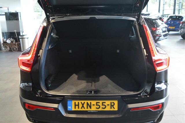 Volvo XC40 2.0 B3 Plus Dark leer keyless pano harman kardon 20 inch !!