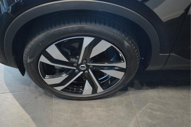 Volvo XC40 2.0 B3 Plus Dark leer keyless pano harman kardon 20 inch !!