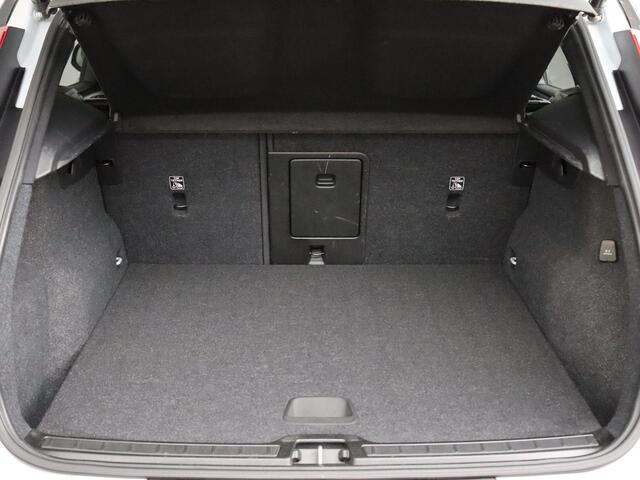 Volvo XC40 Recharge P8 AWD R-Design SoH 93.2% | Trekhaak | Pano | Harman Kardon!