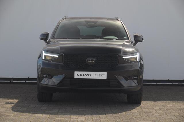 Volvo XC40 B4 211PK Automaat Plus Black Edition / Trekhaak / 360 Camera / Adaptieve cruise control / Stoel- en stuurwielverwarming / Elektrische achterklep / harman kardon Audio / App carplay /