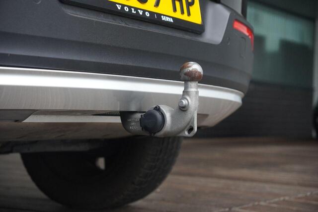 Volvo XC40 1.5 T2 Momentum Business | Trekhaak | Adaptieve Cruise Control | Parkeercamera | Keyless Entry | Parkeersenosren | Voorruitverwarming | Volvo On Call |