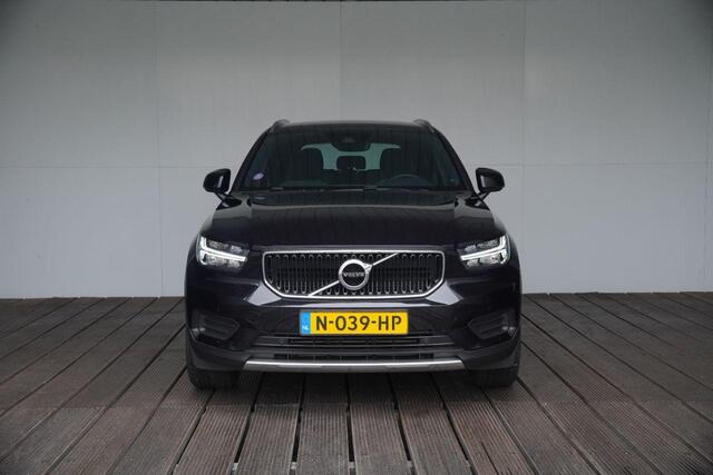 Volvo XC40 1.5 T2 Momentum Business | Trekhaak | Adaptieve Cruise Control | Parkeercamera | Keyless Entry | Parkeersenosren | Voorruitverwarming | Volvo On Call |