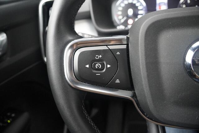 Volvo XC40 1.5 T2 Momentum Business | Trekhaak | Adaptieve Cruise Control | Parkeercamera | Keyless Entry | Parkeersenosren | Voorruitverwarming | Volvo On Call |