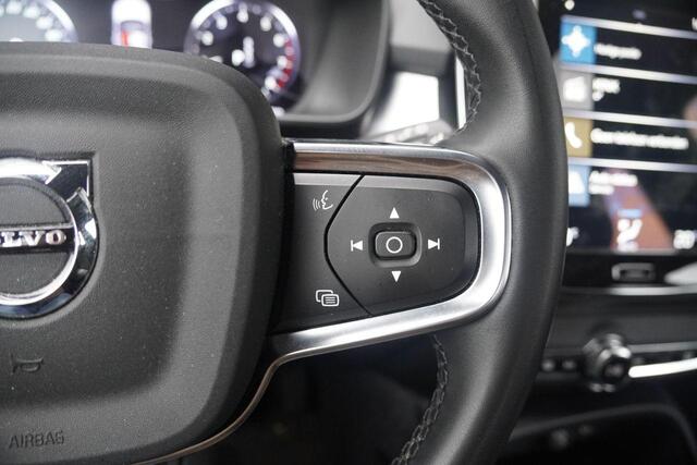 Volvo XC40 1.5 T2 Momentum Business | Trekhaak | Adaptieve Cruise Control | Parkeercamera | Keyless Entry | Parkeersenosren | Voorruitverwarming | Volvo On Call |