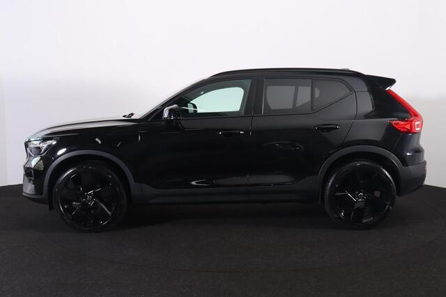 Volvo XC40 B3 Plus Dark - Panorama/schuifdak - IntelliSafe Assist & Surround - Harman/Kardon audio - Parkeercamera achter - Verwarmde voorstoelen & stuur - Parkeersensoren voor & achter - Elektr. bedienb. voorstoelen met geheugen links - Draadloze tel. lader - Extra
